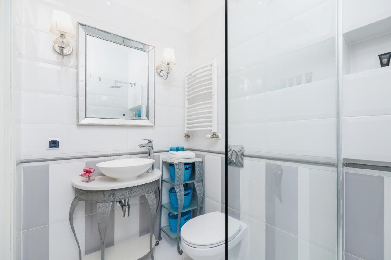 Modern Apartment Lubicz Krakow By Noclegi Renters Ngoại thất bức ảnh