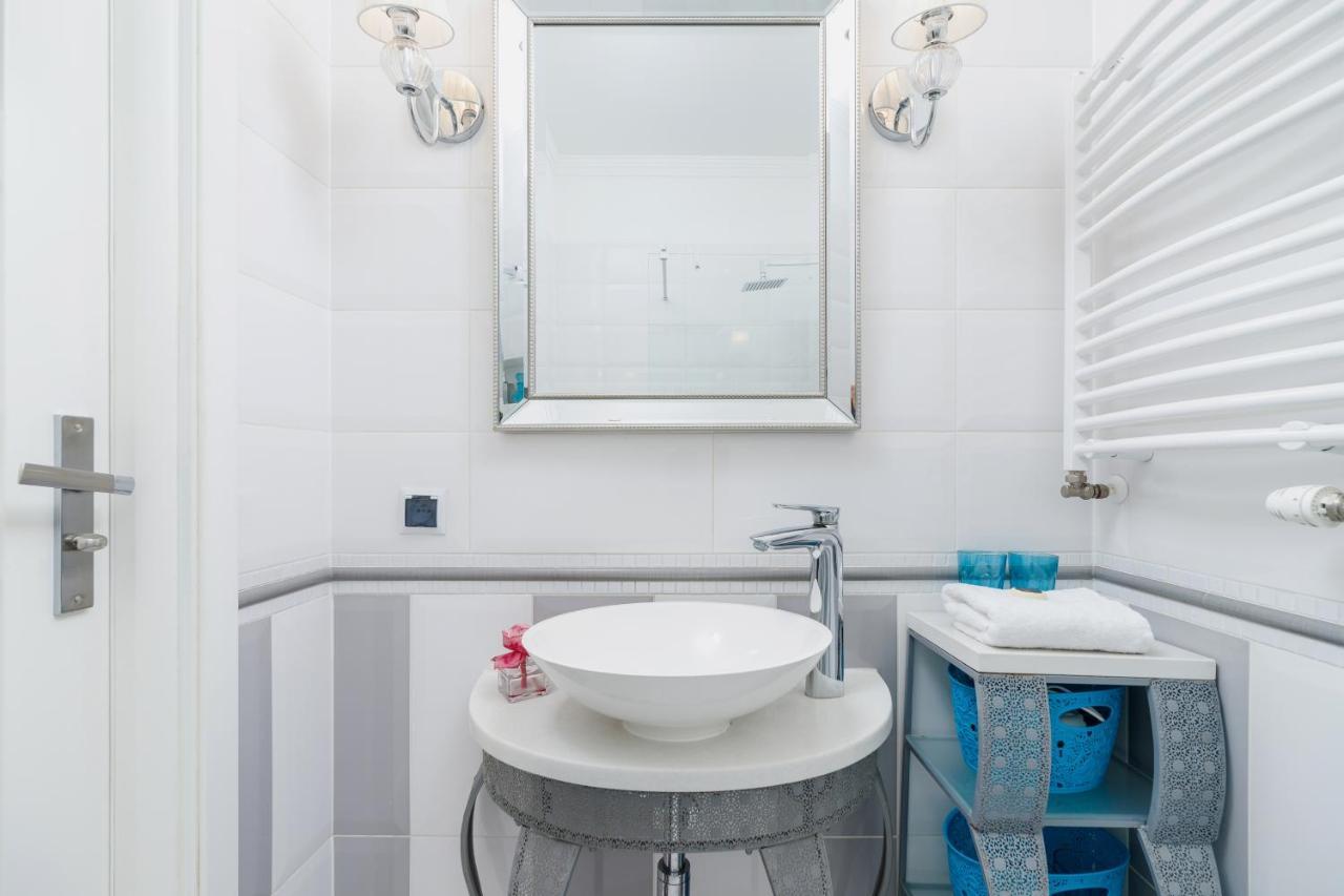 Modern Apartment Lubicz Krakow By Noclegi Renters Ngoại thất bức ảnh